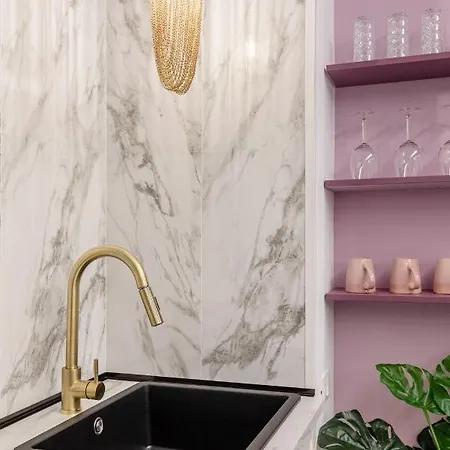 Holt - Jules Verne's Imaginarium Bükreş