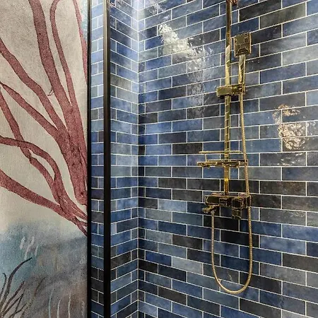 Holt - Jules Verne's Imaginarium Apartamento